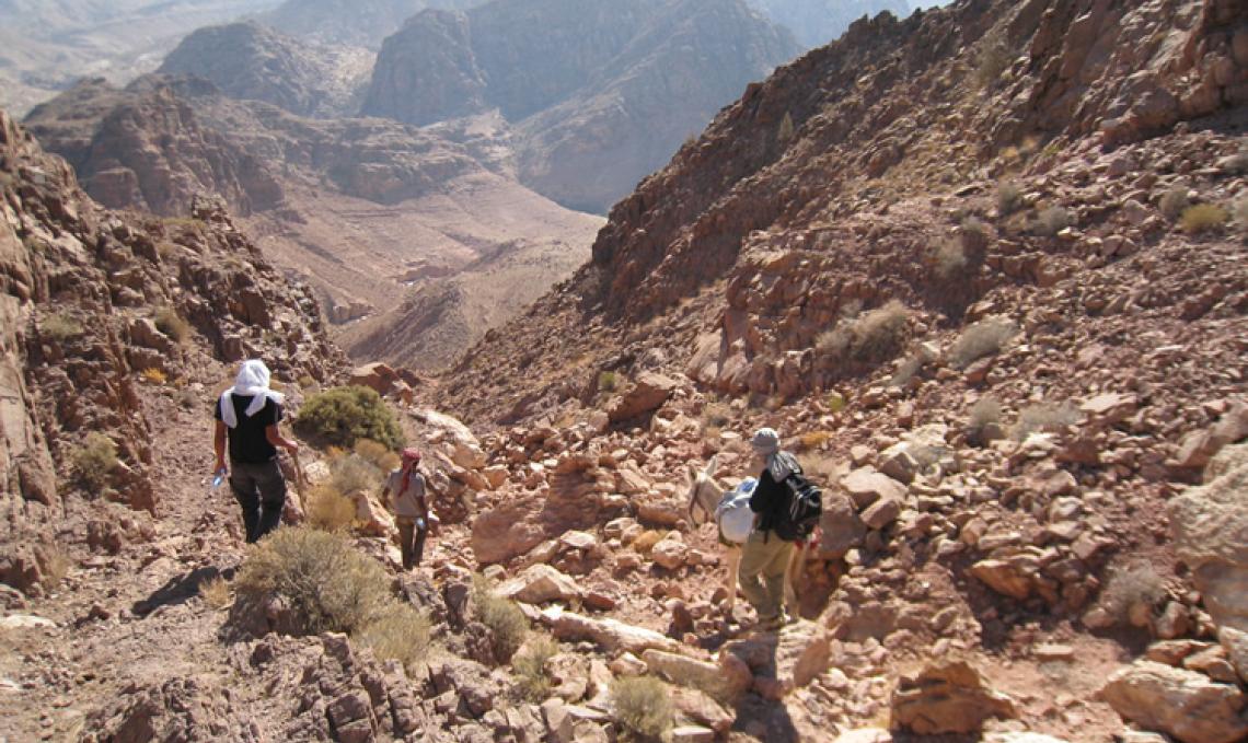 dana-trek-to-petra-descent-to-ras-el-feid.jpg4_.jpg dana-trek-to-petra-dana-village.jpg1_.jpg2